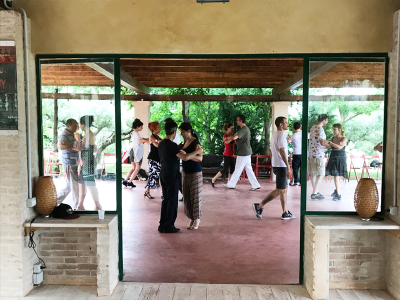 outdoor tango lessons