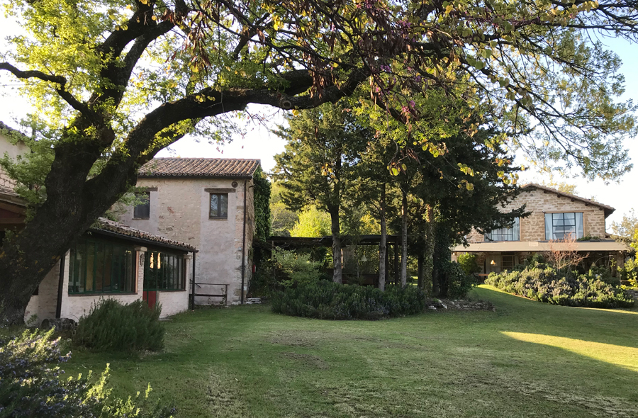 Spacious gardens Italy retreat
